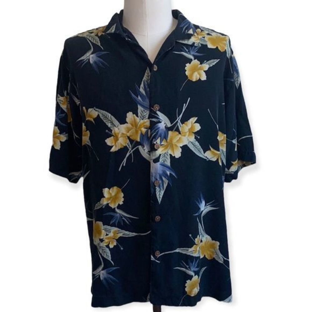 Tommy bahama men’s medium vintage floral Hawaiian shirt‎